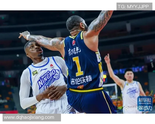 CBA广东队与新疆队激战正酣比分悬念不断引发球迷热议 CBA广东队与新疆队激战正酣比分悬念不断引发球迷热议