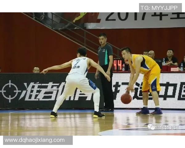 三海兰陵与陕西的激烈对决揭示了球队实力与战术的较量 三海兰陵与陕西的激烈对决揭示了球队实力与战术的较量