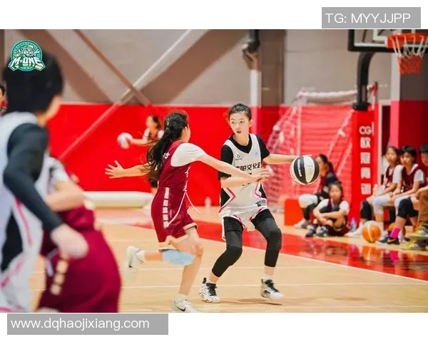 库里与小女孩的篮球对决视频引发热议展现运动精神与友谊的美好瞬间 库里与小女孩的篮球对决视频引发热议展现运动精神与友谊的美好瞬间