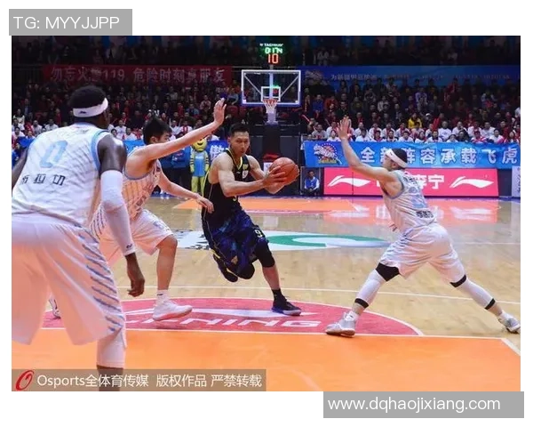 深圳与上海篮球赛激战正酣谁能在这场对决中笑到最后